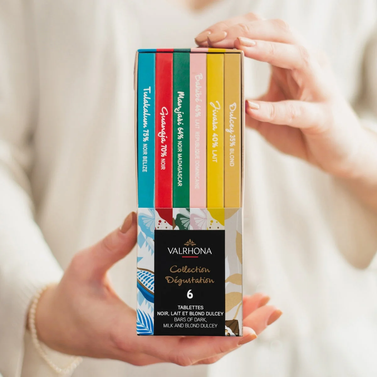 Gift Box of 6 Dark, Milk and Blonde Dulcey Chocolate Bars - 14.82oz - Image 4